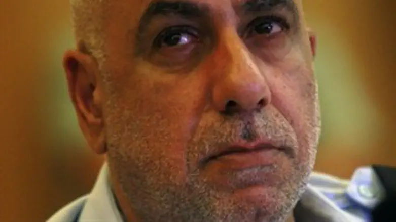 רע לימין? ניצב שחם.