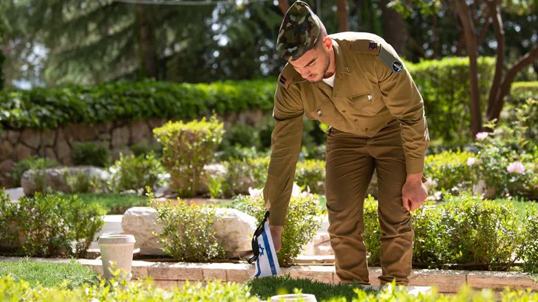'Flag for the Fallen' ceremony
