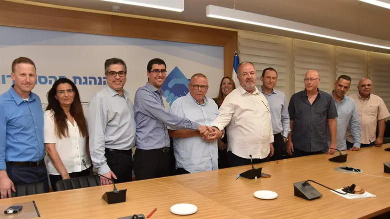 חתימת ההסכם