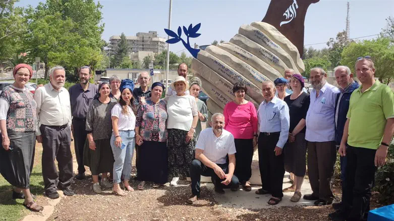 חונכים את הגל-עד