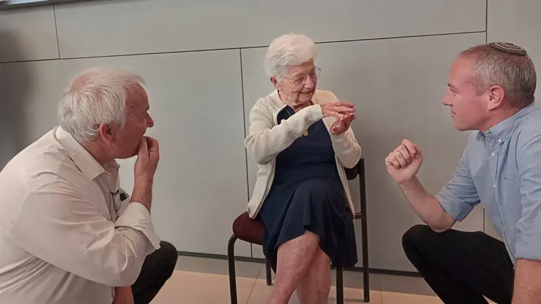 טרופר ושוסטר עם שרה (דורון) צהר