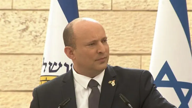 Bennett at Memorial Day ceremony