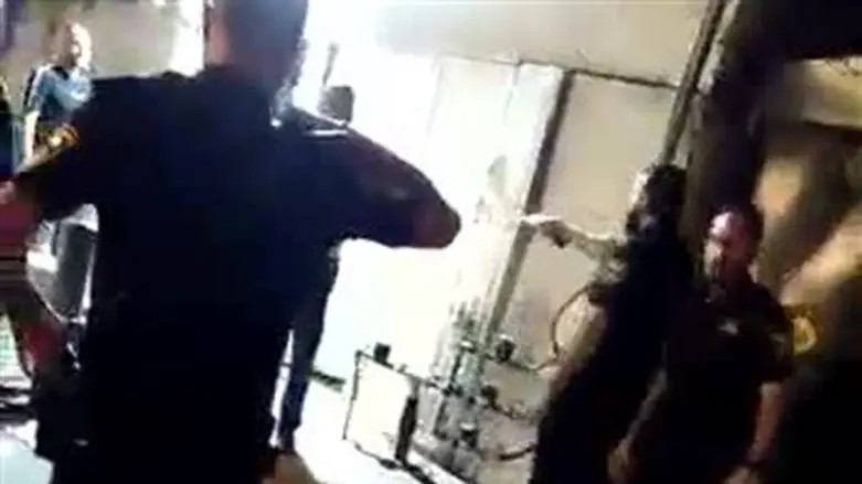 Силы безопасности арестовывают арабов в Лоде