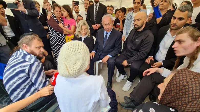 Нетаньяху утешает семью Вячеслава Голева