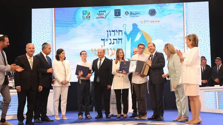 דביר מרצבך והלל כהן - חתני חידון התנ"ך העולמי לנוער