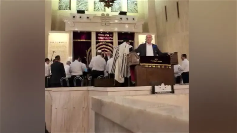 הודעה על הפיגוע באמצע קונצרט החזנות