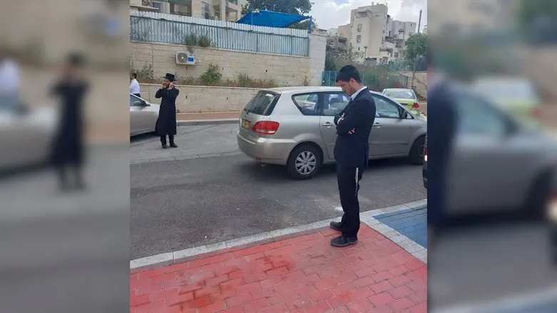 איציק אלדד בזירת הפיגוע