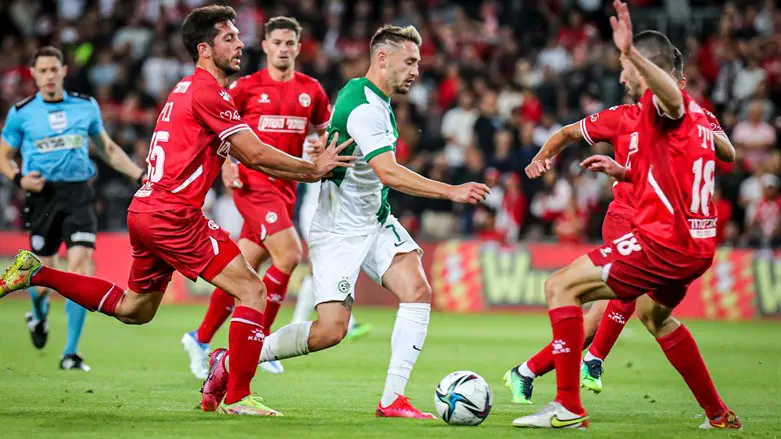 אצילי מול שחקני באר שבע הערב. האליפות תחכה