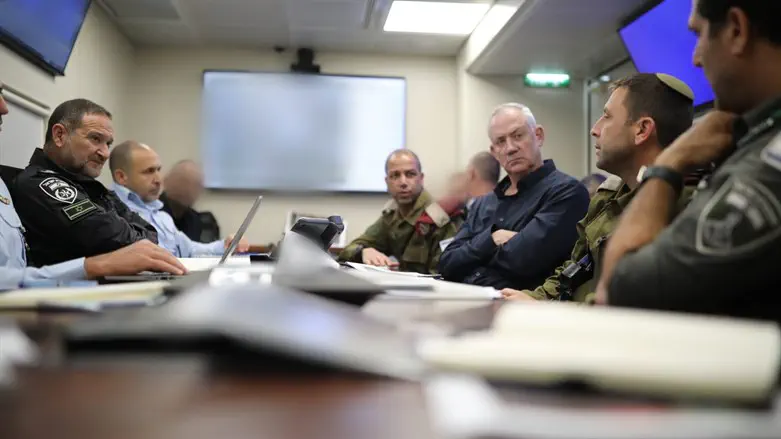 Police Commissioner and Defense Minister brief police