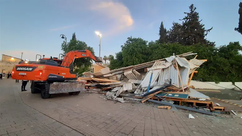 הריסת החנויות