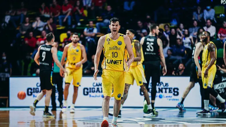 פניני. מסיימים את המסע האירופי בתבוסה