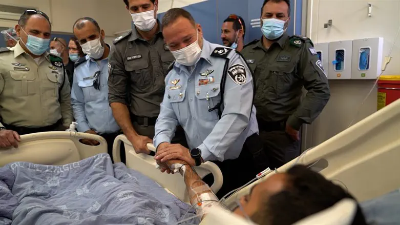 Раненый офицер