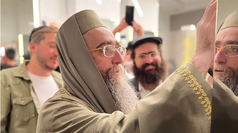 Placing the new mezuzah