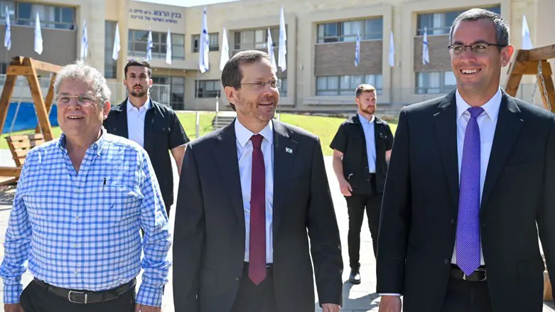 הנשיא הרצוג באלקנה לפני כשבועיים