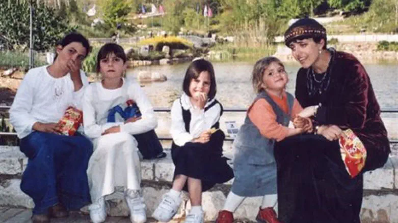 Тали Хатуэль и ее дочери