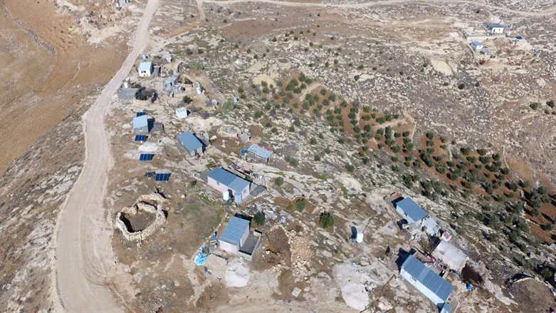 Illegal Arab construction over the 'Green Line'