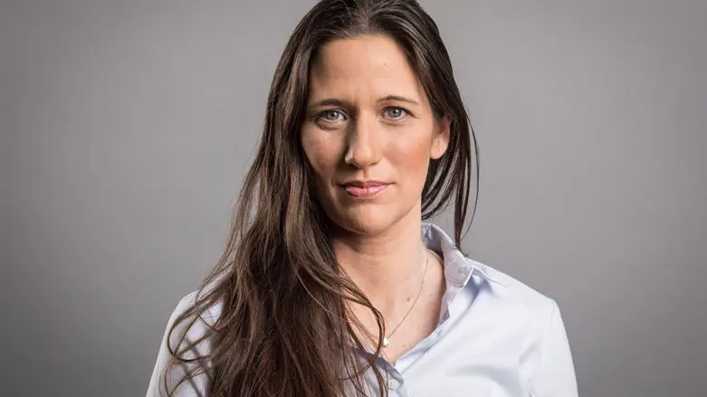 עו"ד עינת פישר לאלו