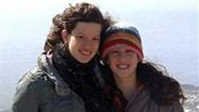 שחר גרינשפן ואחותה