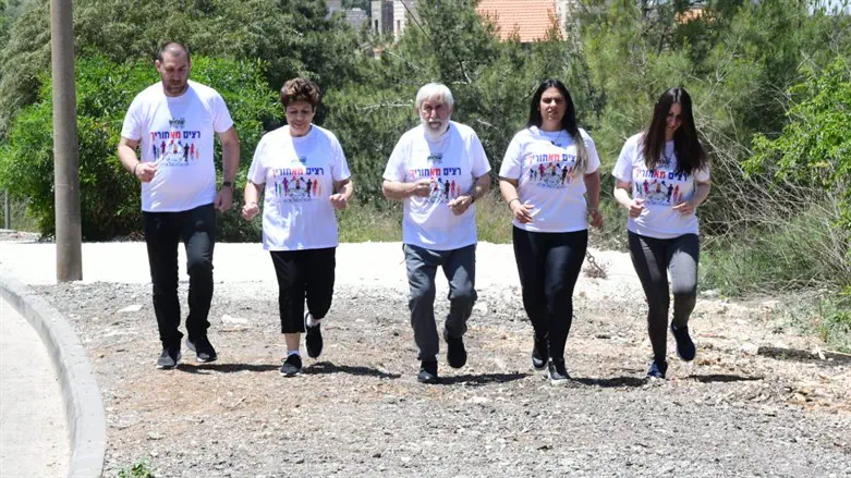 האחות ויויאן, החברה שני, האבא ג'ריס, האמא סאמיה והאח מייקל