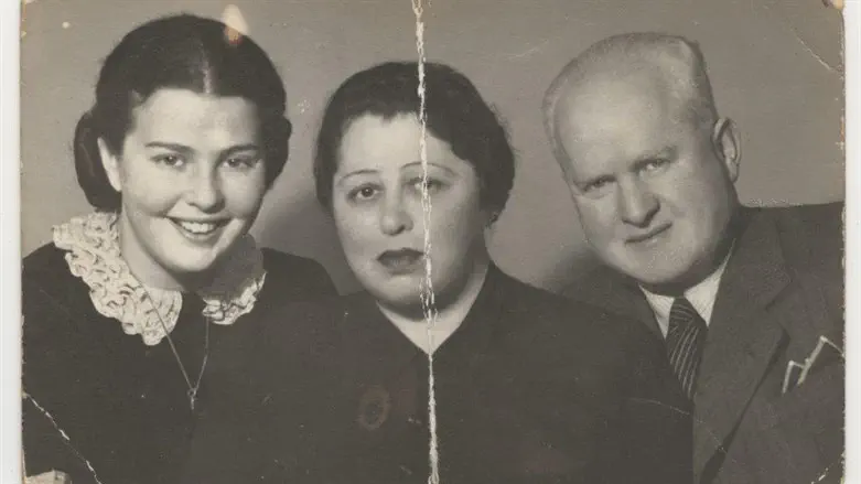 Lilly and her parents, Carla and Viktor Gluck