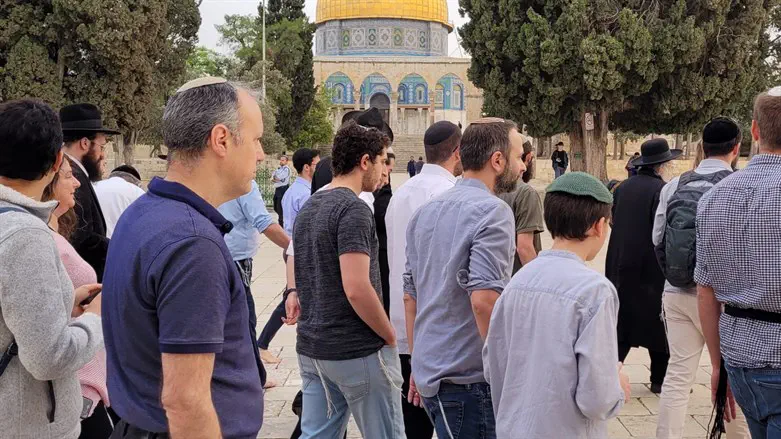 Jews visiting the Temple Mount