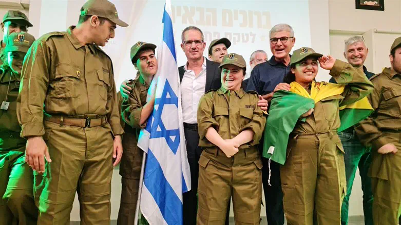 גיוס 'צוות אלמה' 