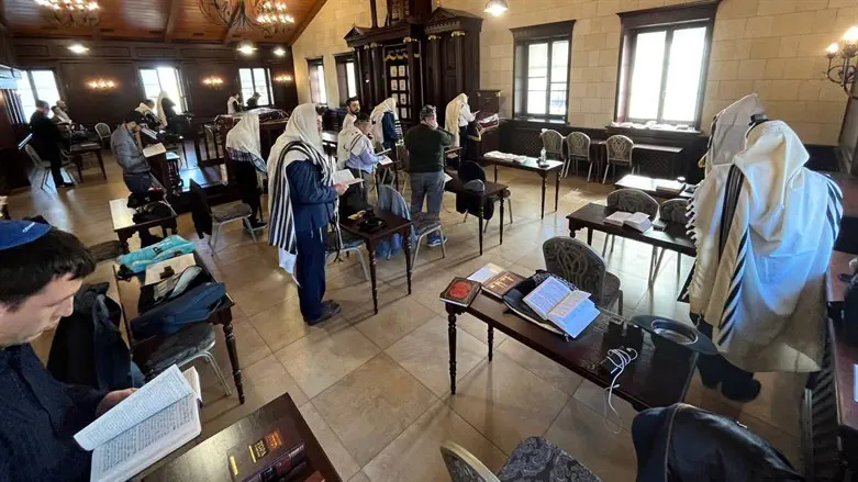 שחרית על אם הדרך