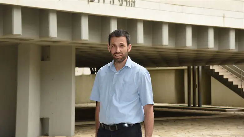 "כל גדולי ישראל היו בקיאים בתחומים הריאליים". הרב אלעד דוקוב