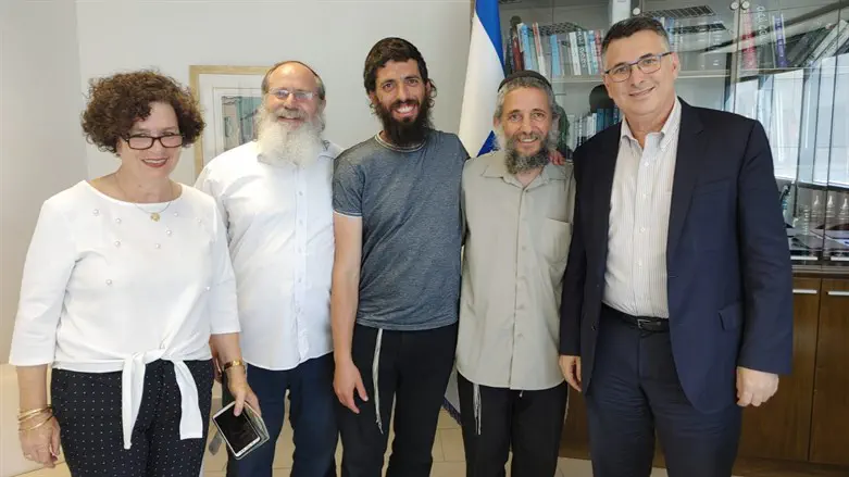 גדעון סער, מיכאל פואה, יהודה פואה, הרב יאיר קרטמן, נעמה סלע