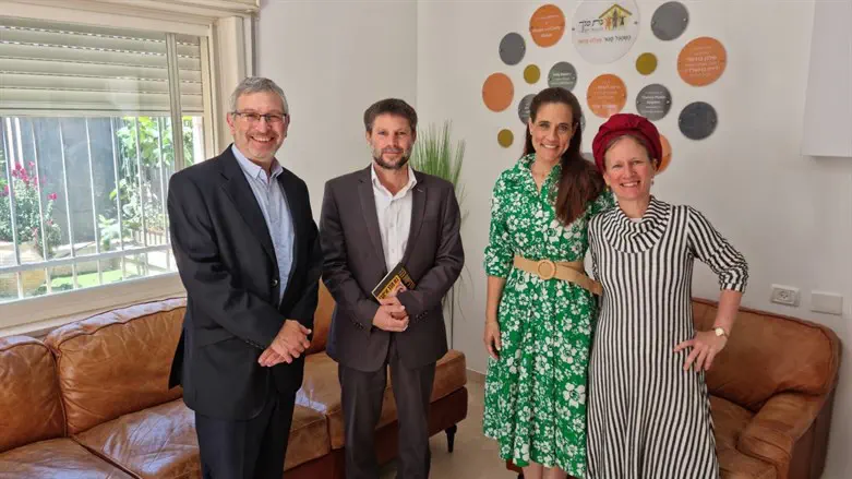 ח"כ סמוטריץ' בביקור ב'בת מלך'