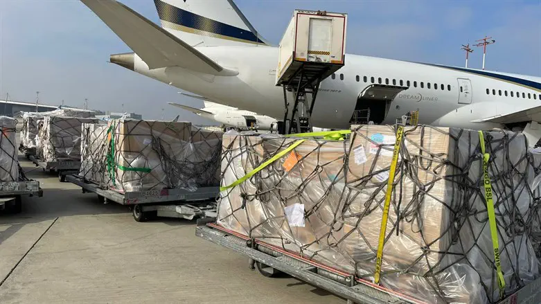 MOD Delivers 2,000 helmets & 500 vests for emergency and civilian organizations