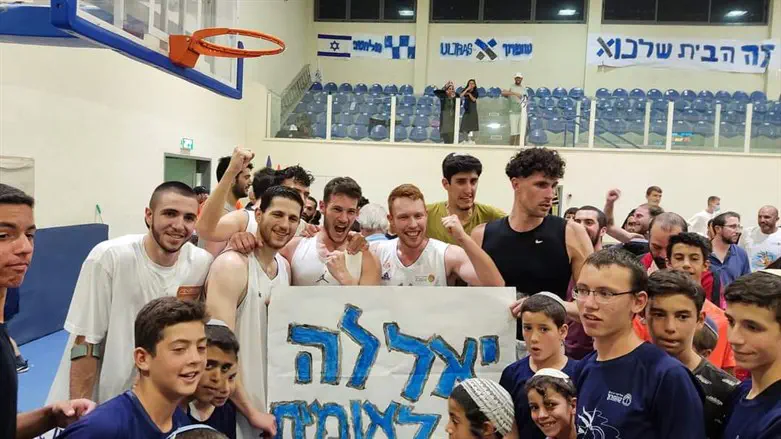 כ"ס הייתה הפייבוריטית, אך במשחק ה-3 בסדרה אליצור שומרון הפתיעה. חגיגות העלייה
