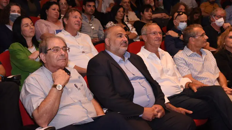 מנסור עבאס בכנס