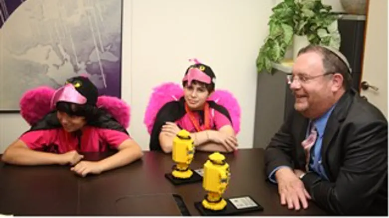 הזוכים עם שר המדע