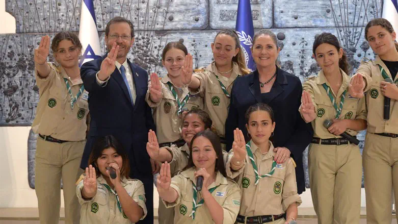 נשיא המדינה ורעייתו אירחו את ראשי התאחדות הצופים
