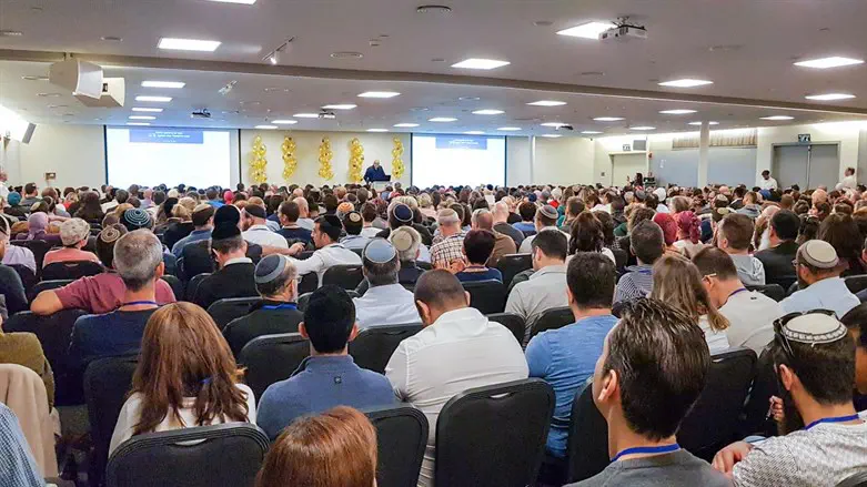 כנס של גיל אורלי