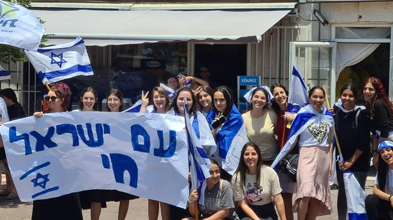 בנות אולפנת אמי"ת גבעת שמואל