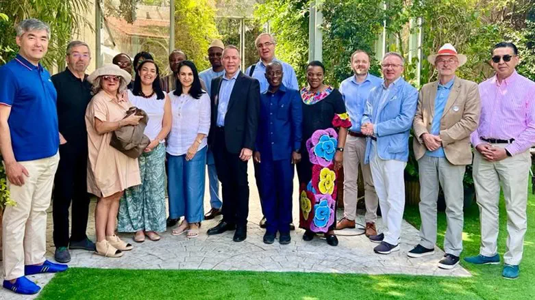 ארדן והשגרירים