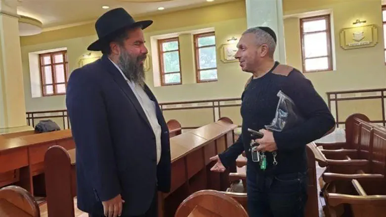 הרב מוסקוביץ חוזר לבית הכנסת בחרקוב