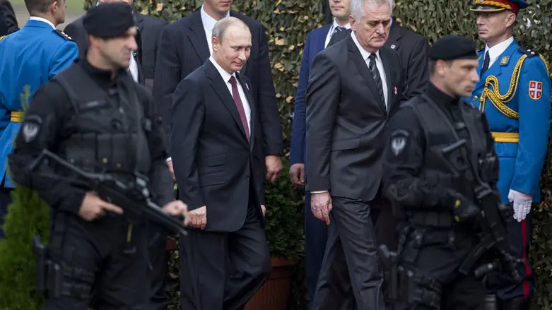 Владимир Путин с охраной