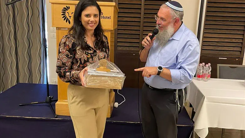 השרה שקד עם שלמה נאמן