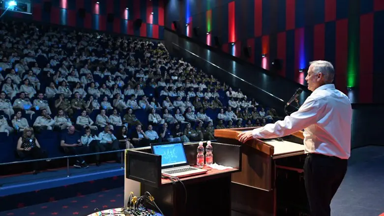 גנץ בכנס חיילים משוחררים