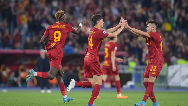 שחקני רומא חוגגים. בקרוב בישראל