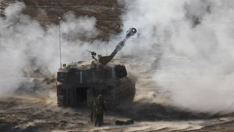 Стрельба из гаубицы. Иллюстрация