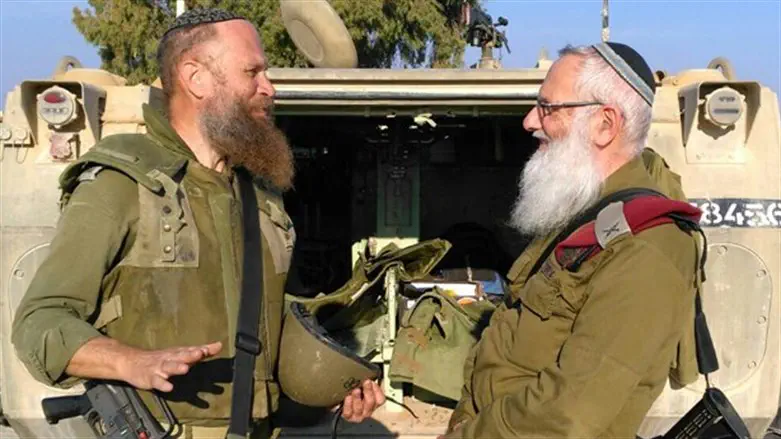 משמאל הרב הכהן