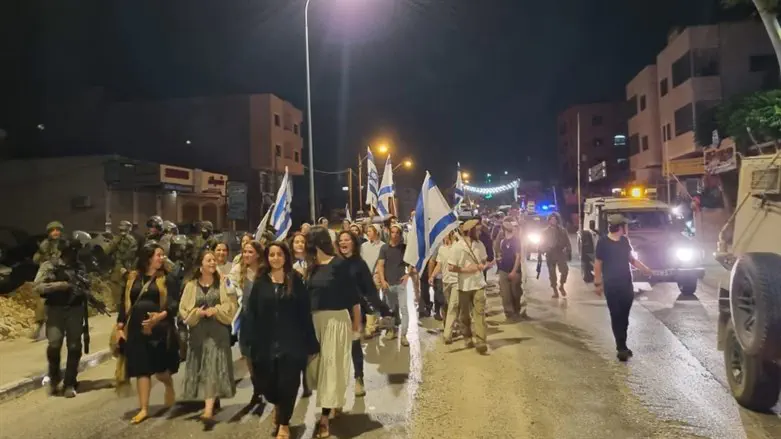 צעדת הדגלים בחווארה