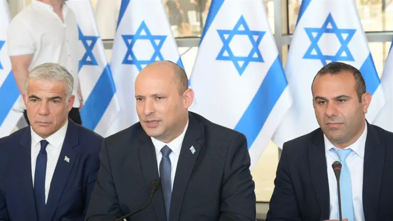 נפתלי בנט בישיבת הממשלה