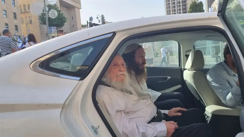 הרב דרוקמן בצעדת הדגלים בירושלים