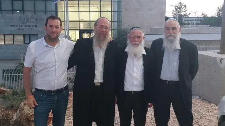 הרב בן ציון טוויל, הרב אליקים לבנון, הרב אלישמע כהן ויוסי דגן