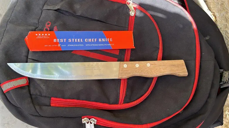 הסכין שנתפסה בכליו של החשוד